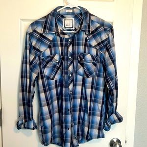 Plaid athletic fit, long sleeve shirt